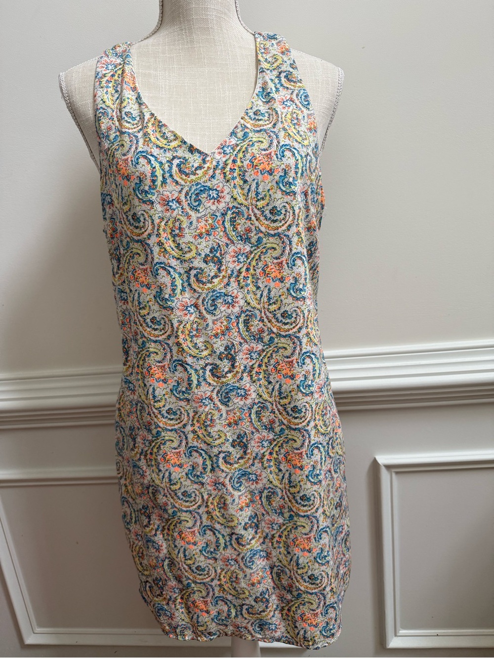 Magnolia South Floral Paisley V-Neck Women’s Dress in Multicolor
